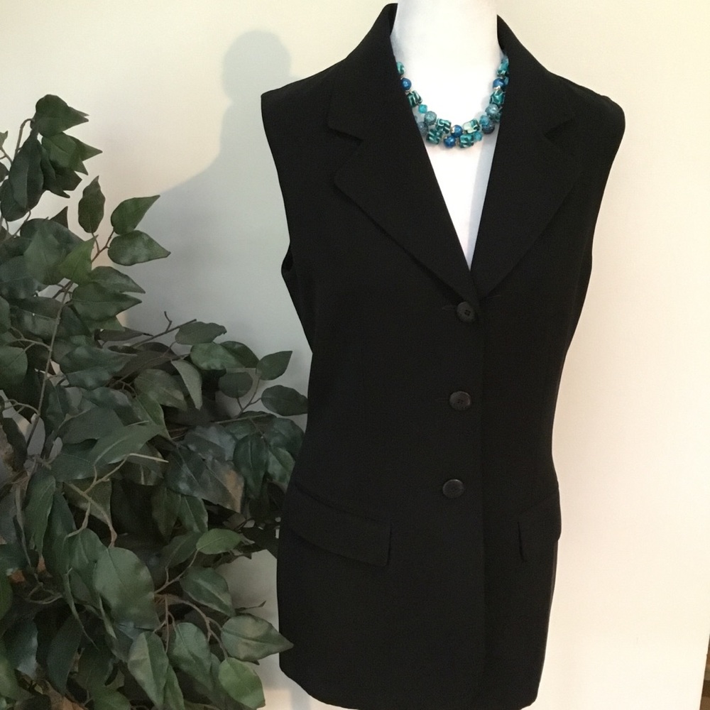 Votrenom long button down vest.